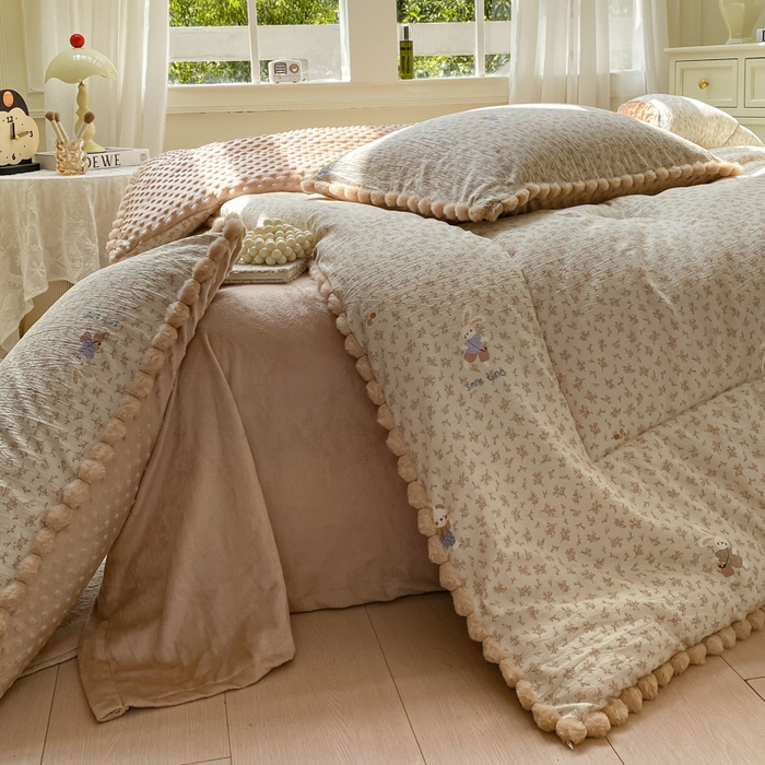 91家纺网 家纺一手货源 找家纺 米乐被业 2025新款毛球豆豆被卡通被子被芯冬被 可爱萌兔