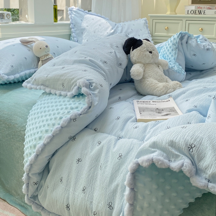 91家纺网 家纺一手货源 找家纺 米乐被业 2025新款毛球豆豆被小清新被子被芯 韩系蝴蝶结