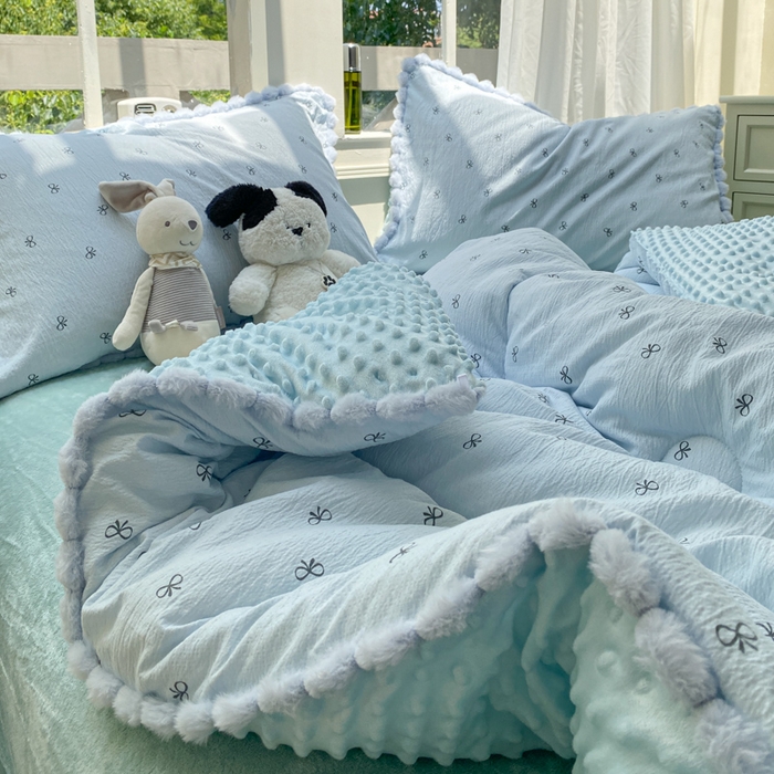 91家纺网 家纺一手货源 找家纺 米乐被业 2025新款毛球豆豆被小清新被子被芯 韩系蝴蝶结