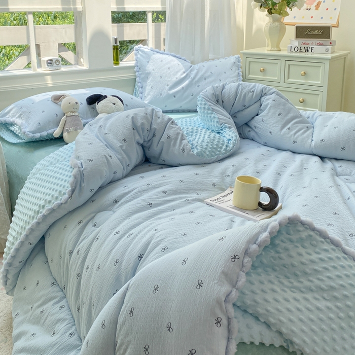 91家纺网 家纺一手货源 找家纺 米乐被业 2025新款毛球豆豆被小清新被子被芯 韩系蝴蝶结