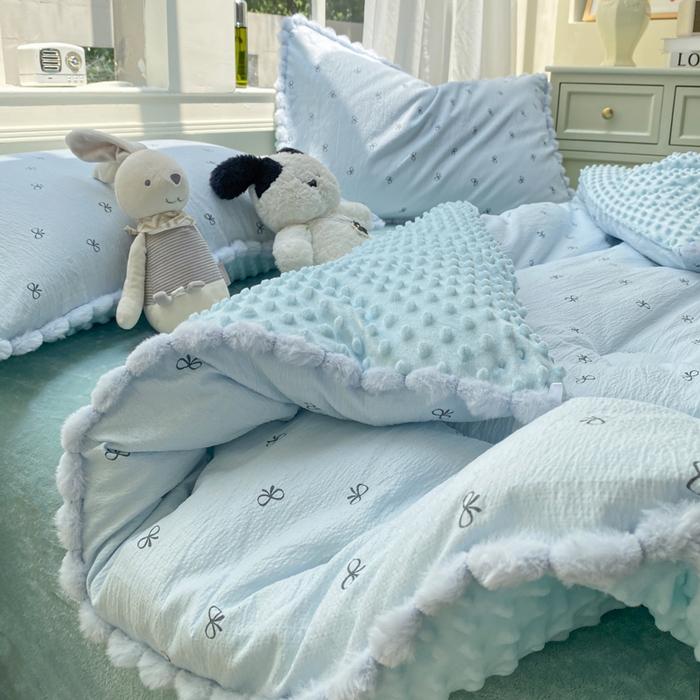 91家纺网 家纺一手货源 找家纺 米乐被业 2025新款毛球豆豆被小清新被子被芯 韩系蝴蝶结