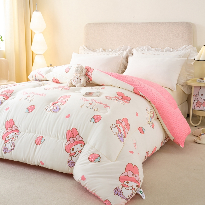 91家纺网 家纺一手货源 找家纺 米乐被业 2025新款三丽鸥水洗棉豆豆被被子被芯冬被 草莓美乐蒂