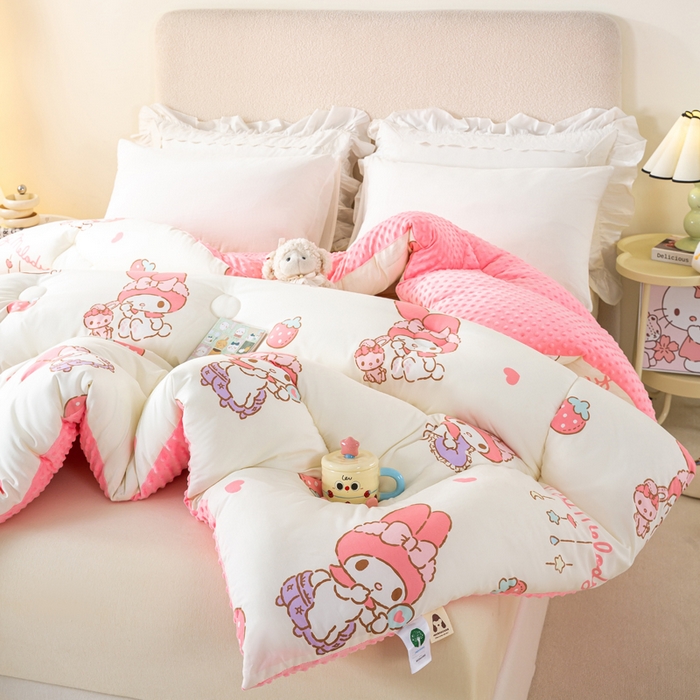 91家纺网 家纺一手货源 找家纺 米乐被业 2025新款三丽鸥水洗棉豆豆被被子被芯冬被 草莓美乐蒂