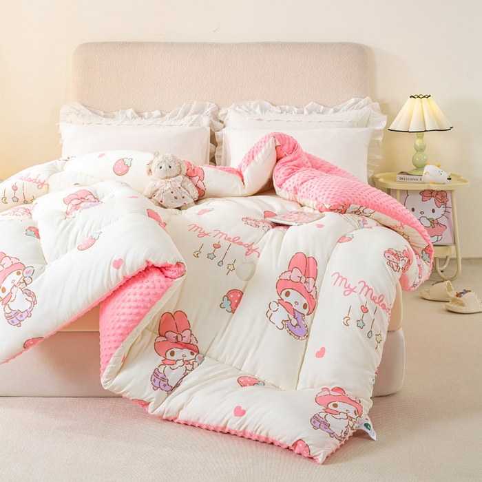 91家纺网 家纺一手货源 找家纺 米乐被业 2025新款三丽鸥水洗棉豆豆被被子被芯冬被 草莓美乐蒂