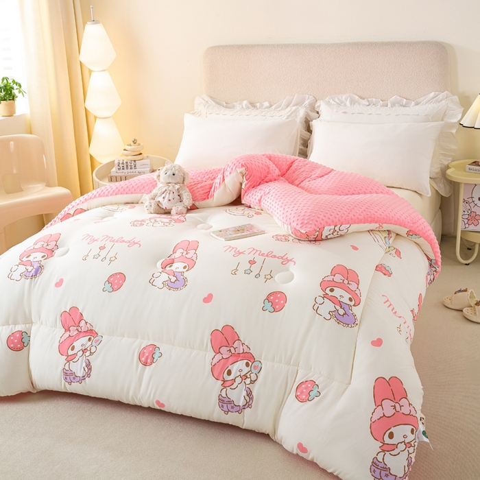 91家纺网 家纺一手货源 找家纺 米乐被业 2025新款三丽鸥水洗棉豆豆被被子被芯冬被 草莓美乐蒂