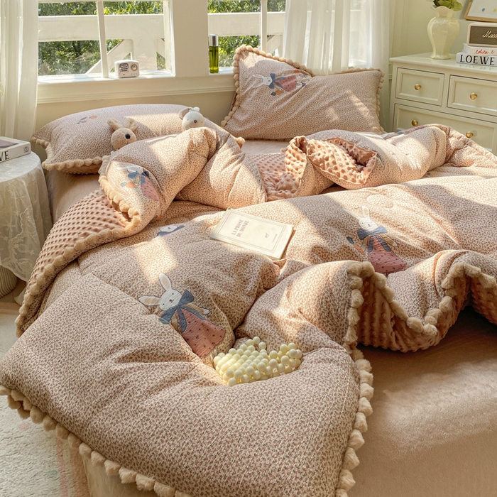 91家纺网 家纺一手货源 找家纺 米乐被业 2025新款毛球豆豆被卡通被子被芯冬被 田园兔