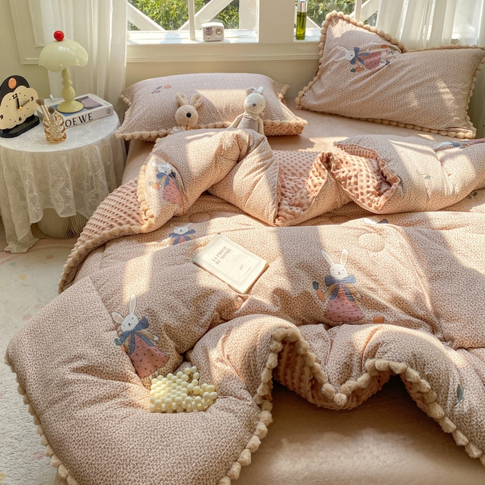 91家纺网 家纺一手货源 找家纺 米乐被业 2025新款毛球豆豆被卡通被子被芯冬被 田园兔