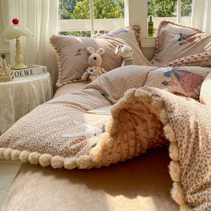 91家纺网 家纺一手货源 找家纺 米乐被业 2025新款毛球豆豆被卡通被子被芯冬被 田园兔