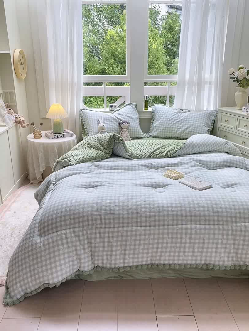 91家纺网 家纺一手货源 找家纺 米乐被业 2025新款毛球豆豆被小清新被子被芯 清新绿格