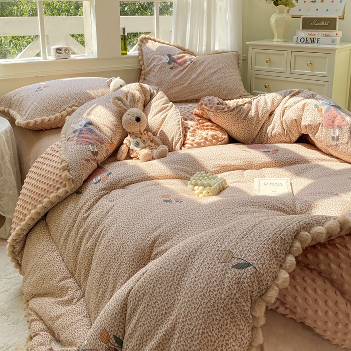 91家纺网 家纺一手货源 找家纺 米乐被业 2025新款毛球豆豆被卡通被子被芯冬被 田园兔