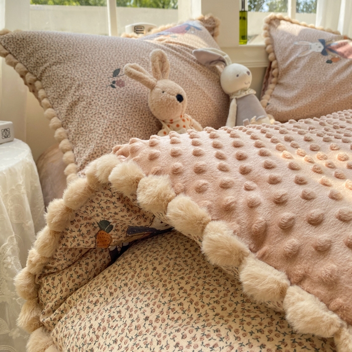 91家纺网 家纺一手货源 找家纺 米乐被业 2025新款毛球豆豆被卡通被子被芯冬被 田园兔