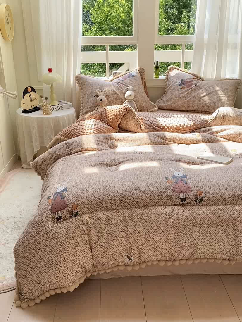 91家纺网 家纺一手货源 找家纺 米乐被业 2025新款毛球豆豆被卡通被子被芯冬被 田园兔