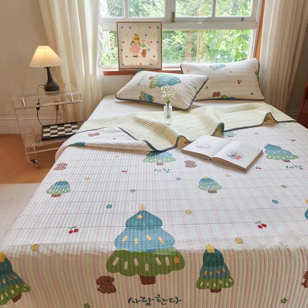 91家纺网 家纺一手货源 找家纺 鑫喜莱家纺 2025新款13372全棉纯棉床盖三件套-萌趣森林 萌趣森林-风格一