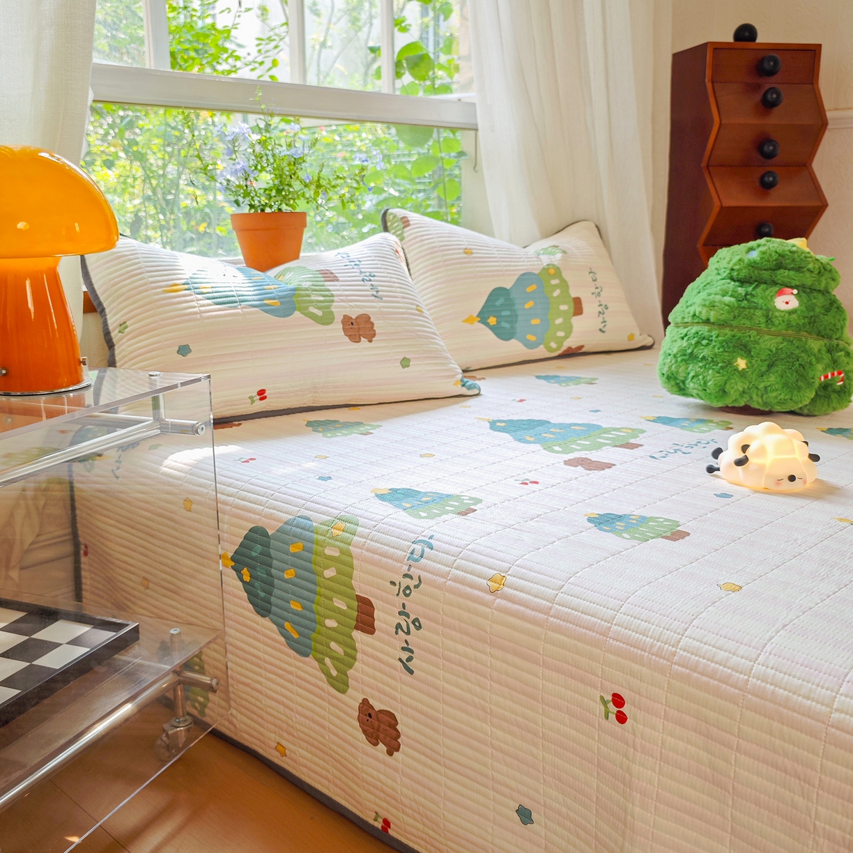 91家纺网 家纺一手货源 找家纺 鑫喜莱家纺 2025新款13372全棉纯棉床盖三件套-萌趣森林 萌趣森林-风格二