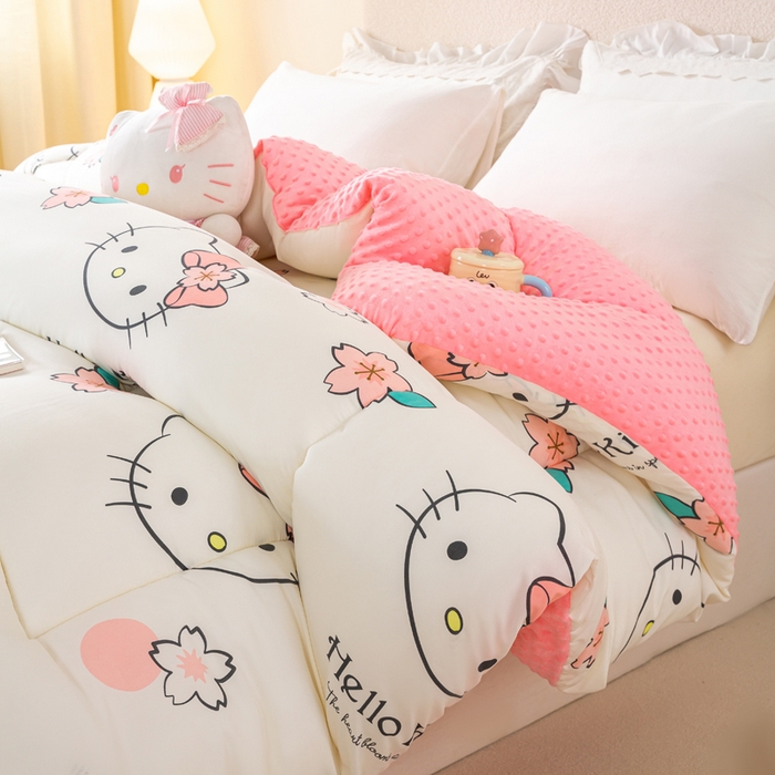 91家纺网 家纺一手货源 找家纺 米乐被业 2025新款三丽鸥水洗棉豆豆被被子被芯冬被 樱花KT猫