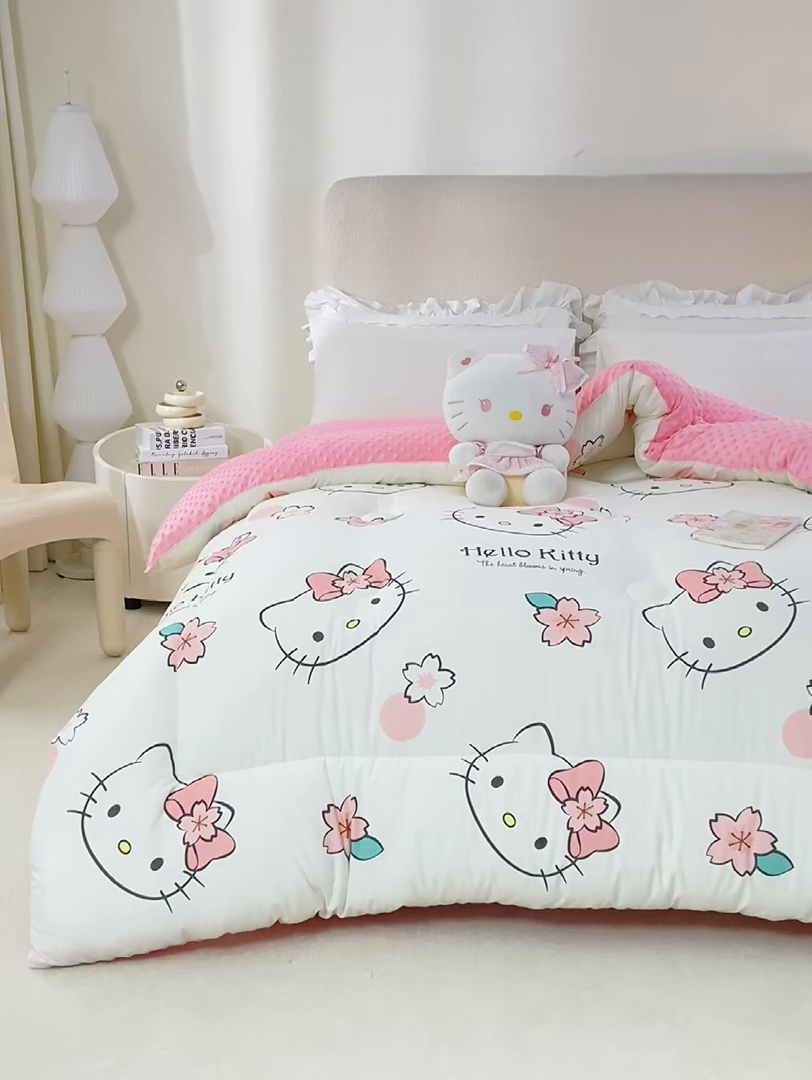 91家纺网 家纺一手货源 找家纺 米乐被业 2025新款三丽鸥水洗棉豆豆被被子被芯冬被 樱花KT猫