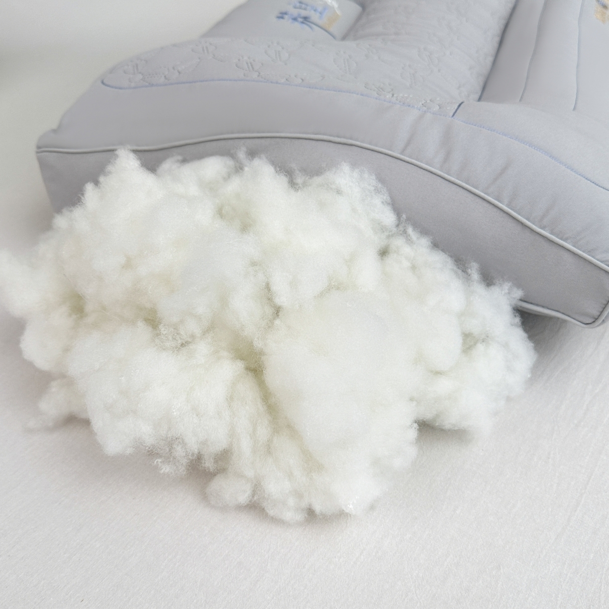 91家纺网 家纺一手货源 找家纺 永乐枕芯 2025新款亲肤荞皇枕头枕芯 灰色