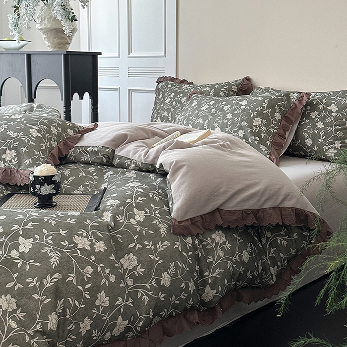 91家纺网 家纺一手货源 找家纺 三朵家纺 2025新款秋冬全棉纯棉加厚磨毛法式花边四件套 暗夜巴黎