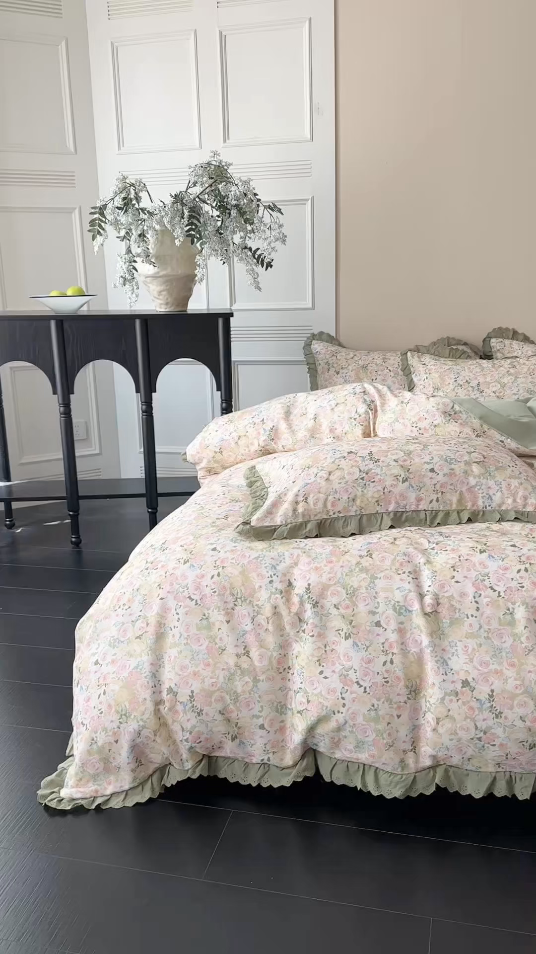 91家纺网 家纺一手货源 找家纺 三朵家纺 2025新款秋冬全棉纯棉加厚磨毛法式花边四件套 闲趣花开