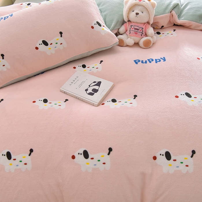 91家纺网 家纺一手货源 找家纺 鑫喜莱家纺 2025新款加厚牛奶绒卡通印花四件套 可爱小狗