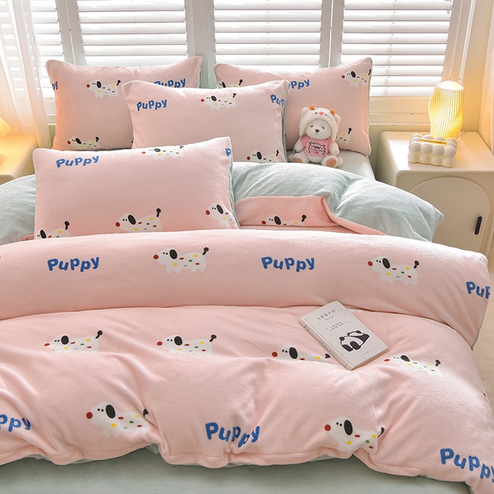 91家纺网 家纺一手货源 找家纺 鑫喜莱家纺 2025新款加厚牛奶绒卡通印花四件套 可爱小狗