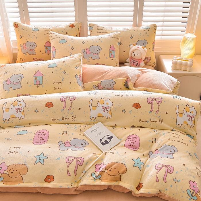 91家纺网 家纺一手货源 找家纺 鑫喜莱家纺 2025新款加厚牛奶绒卡通印花四件套 宠物日记