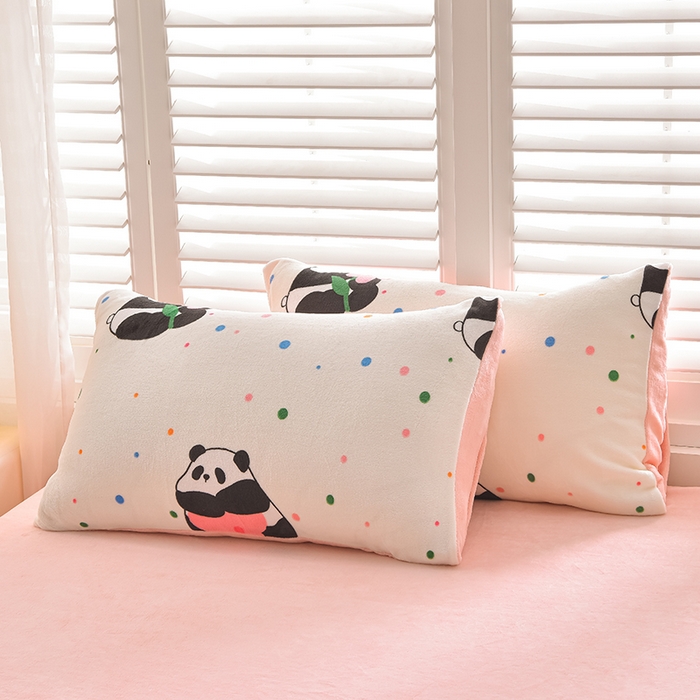 91家纺网 家纺一手货源 找家纺 鑫喜莱家纺 2025新款加厚牛奶绒卡通印花四件套 波点熊猫