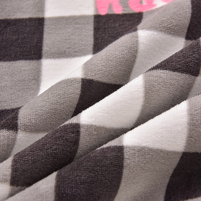 91家纺网 家纺一手货源 找家纺 鑫喜莱家纺 2025新款加厚牛奶绒卡通印花四件套 黑白格小兔