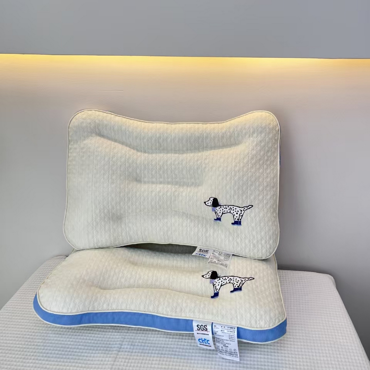 91家纺网 家纺一手货源 找家纺 （总）永乐枕芯 2025新款儿童枕卡通针织小狗枕芯护颈枕学生枕枕头枕芯,白色