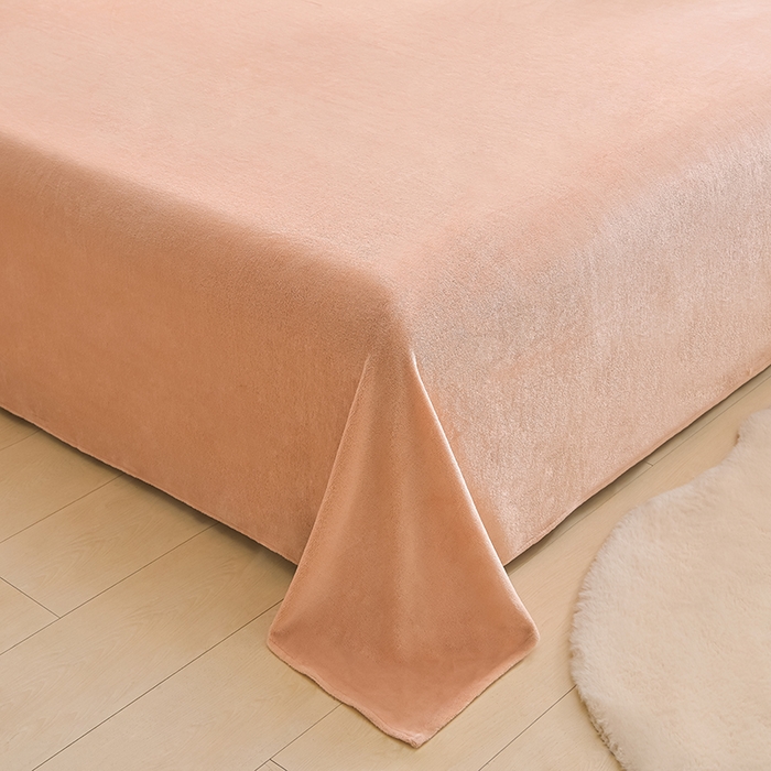 91家纺网 家纺一手货源 找家纺 鑫喜莱家纺 2025新款加厚牛奶绒卡通印花四件套 波点动物园米