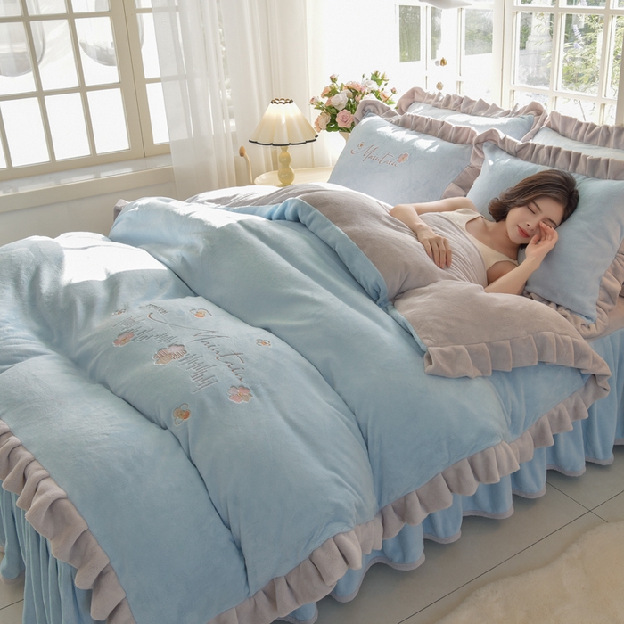 91家纺网 家纺一手货源 找家纺 （总）鑫喜莱家纺 2025新款刺绣双层花边牛奶绒四件套（注意控价 标准尺寸156元，实际售价不得低于控价的价格)