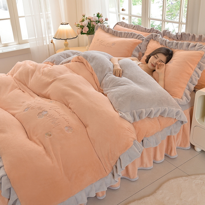 91家纺网 家纺一手货源 找家纺 （总）鑫喜莱家纺 2025新款刺绣双层花边牛奶绒四件套（注意控价 标准尺寸156元，实际售价不得低于控价的价格)