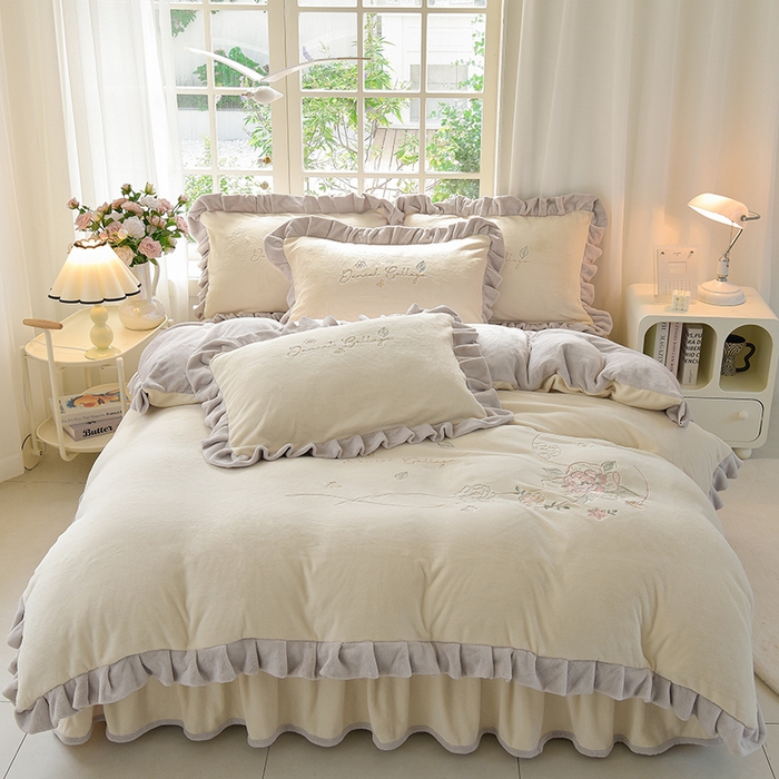 91家纺网 家纺一手货源 找家纺 （总）鑫喜莱家纺 2025新款刺绣双层花边牛奶绒四件套（注意控价 标准尺寸156元，实际售价不得低于控价的价格)