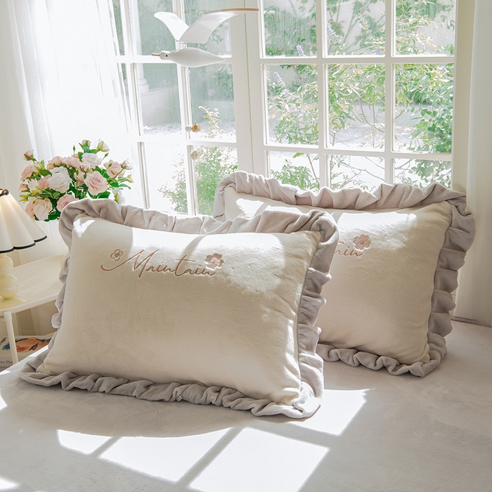 91家纺网 家纺一手货源 找家纺 鑫喜莱家纺 2025新款刺绣双层花边牛奶绒四件套（注意控价 标准尺寸156元，实际售价不得低于控价的价格) 清雅-奶白