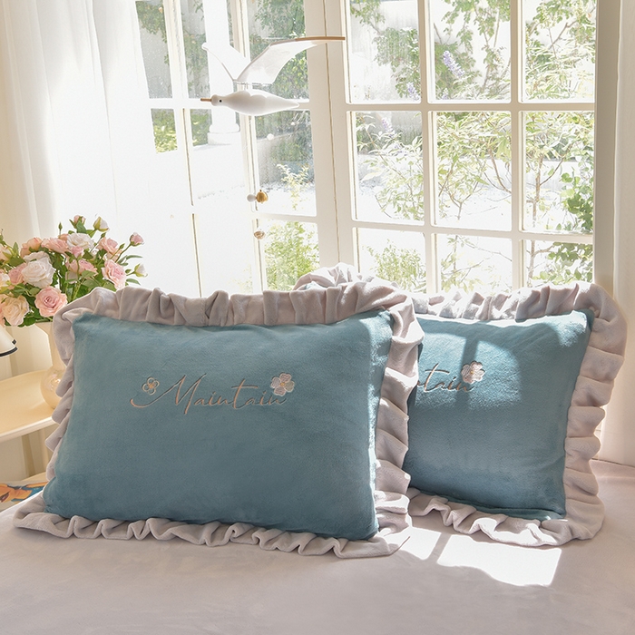 91家纺网 家纺一手货源 找家纺 鑫喜莱家纺 2025新款刺绣双层花边牛奶绒四件套（注意控价 标准尺寸156元，实际售价不得低于控价的价格) 清雅-宾利蓝