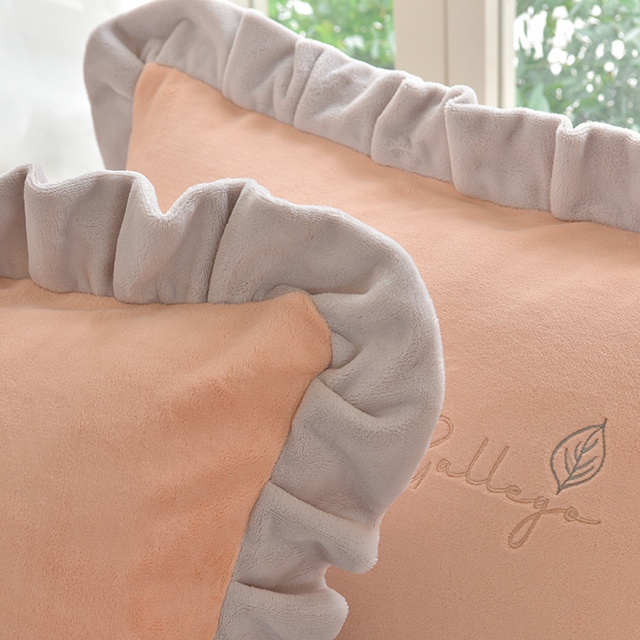 91家纺网 家纺一手货源 找家纺 鑫喜莱家纺 2025新款刺绣双层花边牛奶绒四件套（注意控价 标准尺寸156元，实际售价不得低于控价的价格) 花韵-暖玉