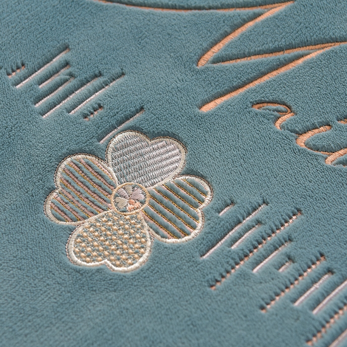 91家纺网 家纺一手货源 找家纺 鑫喜莱家纺 2025新款刺绣双层花边牛奶绒四件套（注意控价 标准尺寸156元，实际售价不得低于控价的价格) 清雅-宾利蓝