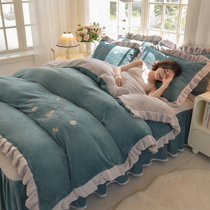 91家纺网 家纺一手货源 找家纺 （总）鑫喜莱家纺 2025新款刺绣双层花边牛奶绒四件套（注意控价 标准尺寸156元，实际售价不得低于控价的价格)