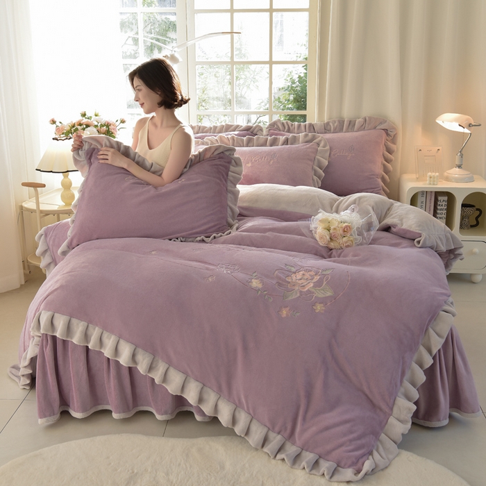 91家纺网 家纺一手货源 找家纺 鑫喜莱家纺 2025新款刺绣双层花边牛奶绒四件套（注意控价 标准尺寸156元，实际售价不得低于控价的价格) 花韵-丁香紫