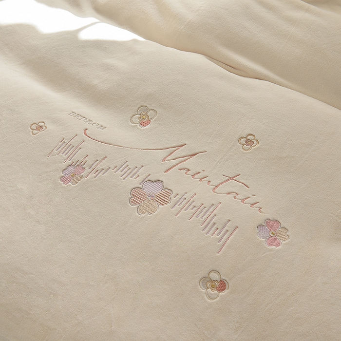 91家纺网 家纺一手货源 找家纺 鑫喜莱家纺 2025新款刺绣双层花边牛奶绒四件套（注意控价 标准尺寸156元，实际售价不得低于控价的价格) 清雅-奶白