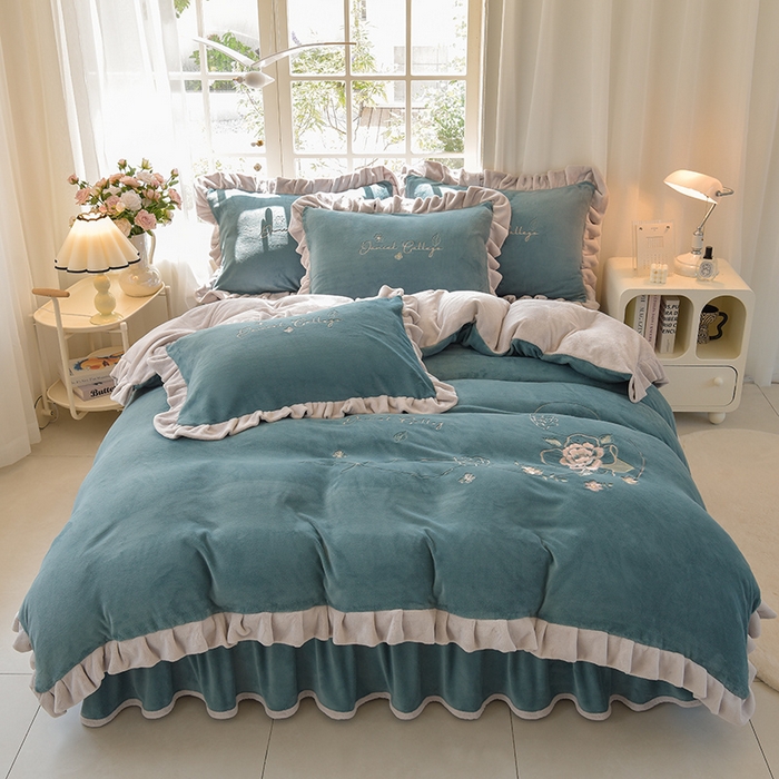 91家纺网 家纺一手货源 找家纺 鑫喜莱家纺 2025新款刺绣双层花边牛奶绒四件套（注意控价 标准尺寸156元，实际售价不得低于控价的价格) 花韵-宾利蓝