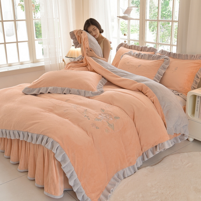 91家纺网 家纺一手货源 找家纺 鑫喜莱家纺 2025新款刺绣双层花边牛奶绒四件套（注意控价 标准尺寸156元，实际售价不得低于控价的价格) 花韵-暖玉