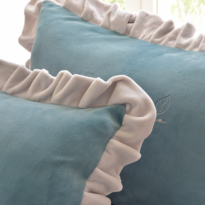 91家纺网 家纺一手货源 找家纺 鑫喜莱家纺 2025新款刺绣双层花边牛奶绒四件套（注意控价 标准尺寸156元，实际售价不得低于控价的价格) 花韵-宾利蓝