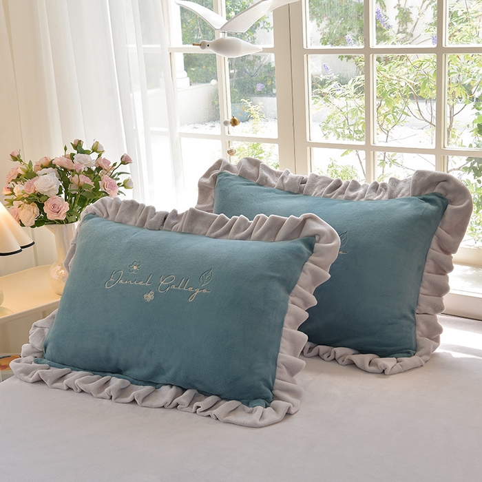 91家纺网 家纺一手货源 找家纺 鑫喜莱家纺 2025新款刺绣双层花边牛奶绒四件套（注意控价 标准尺寸156元，实际售价不得低于控价的价格) 花韵-宾利蓝