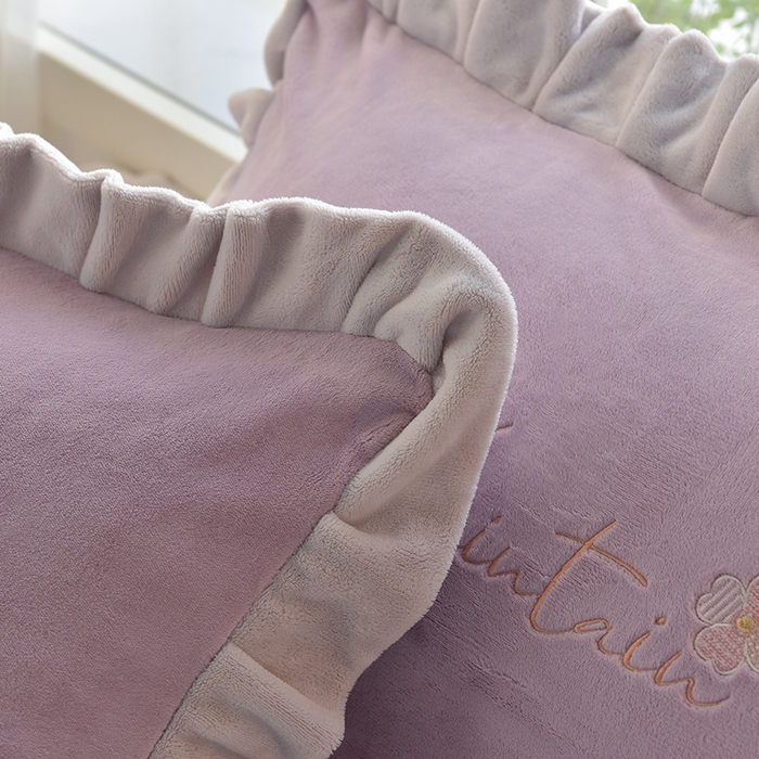 91家纺网 家纺一手货源 找家纺 鑫喜莱家纺 2025新款刺绣双层花边牛奶绒四件套（注意控价 标准尺寸156元，实际售价不得低于控价的价格) 清雅-丁香紫