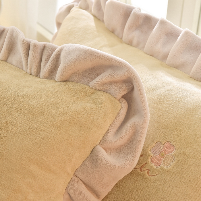 91家纺网 家纺一手货源 找家纺 鑫喜莱家纺 2025新款刺绣双层花边牛奶绒四件套（注意控价 标准尺寸156元，实际售价不得低于控价的价格) 花韵-浅米灰