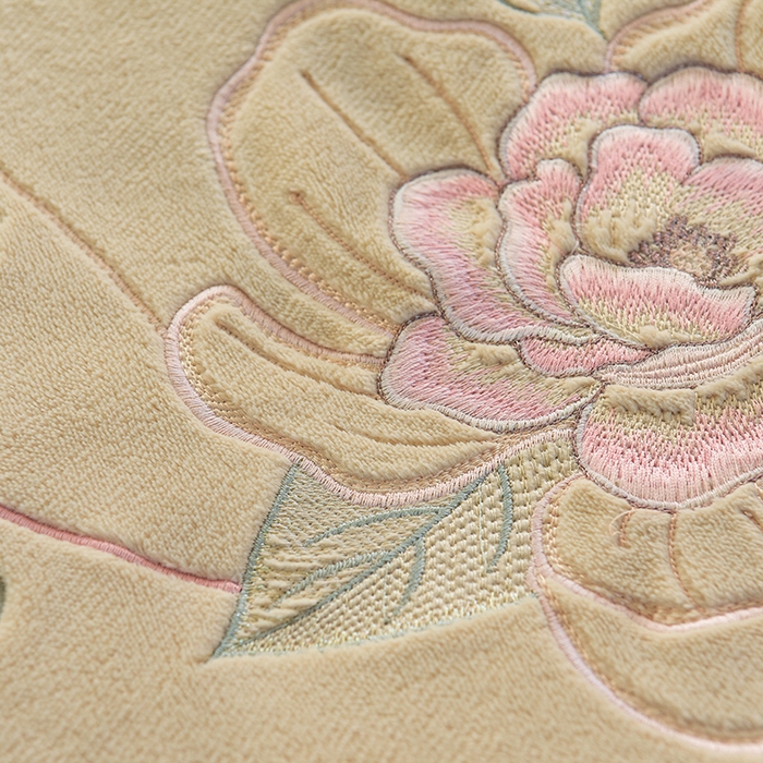 91家纺网 家纺一手货源 找家纺 鑫喜莱家纺 2025新款刺绣双层花边牛奶绒四件套（注意控价 标准尺寸156元，实际售价不得低于控价的价格) 花韵-浅米灰