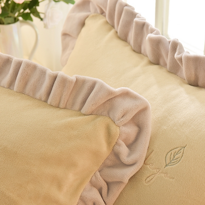 91家纺网 家纺一手货源 找家纺 鑫喜莱家纺 2025新款刺绣双层花边牛奶绒四件套（注意控价 标准尺寸156元，实际售价不得低于控价的价格) 花韵-浅米灰