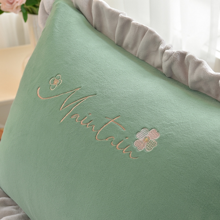 91家纺网 家纺一手货源 找家纺 鑫喜莱家纺 2025新款刺绣双层花边牛奶绒四件套（注意控价 标准尺寸156元，实际售价不得低于控价的价格) 清雅-云母绿