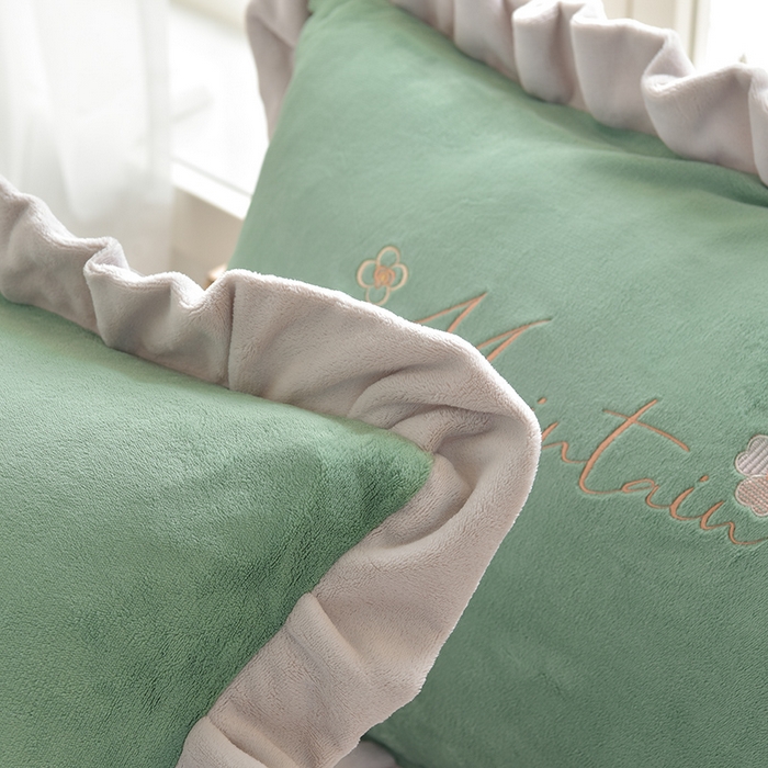 91家纺网 家纺一手货源 找家纺 鑫喜莱家纺 2025新款刺绣双层花边牛奶绒四件套（注意控价 标准尺寸156元，实际售价不得低于控价的价格) 清雅-云母绿